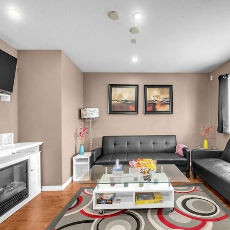 52-3 Bed Suite On Lake Central Ac By Airport YYC Exterior foto