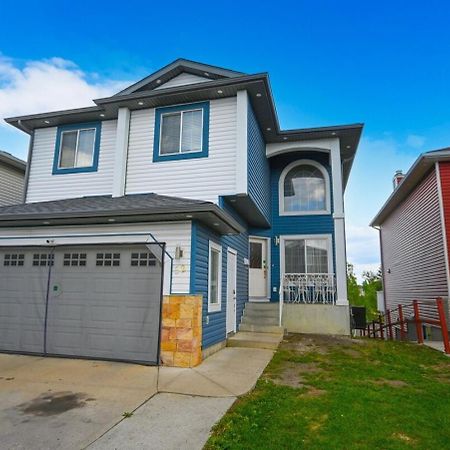 52-3 Bed Suite On Lake Central Ac By Airport YYC Exterior foto
