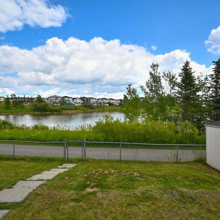 52-3 Bed Suite On Lake Central Ac By Airport YYC Exterior foto