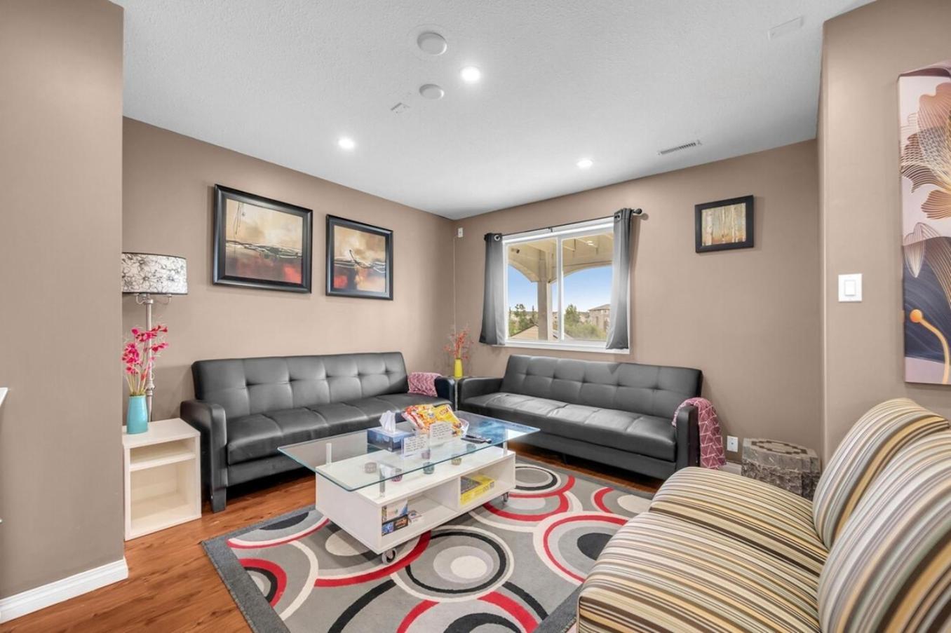 52-3 Bed Suite On Lake Central Ac By Airport YYC Exterior foto