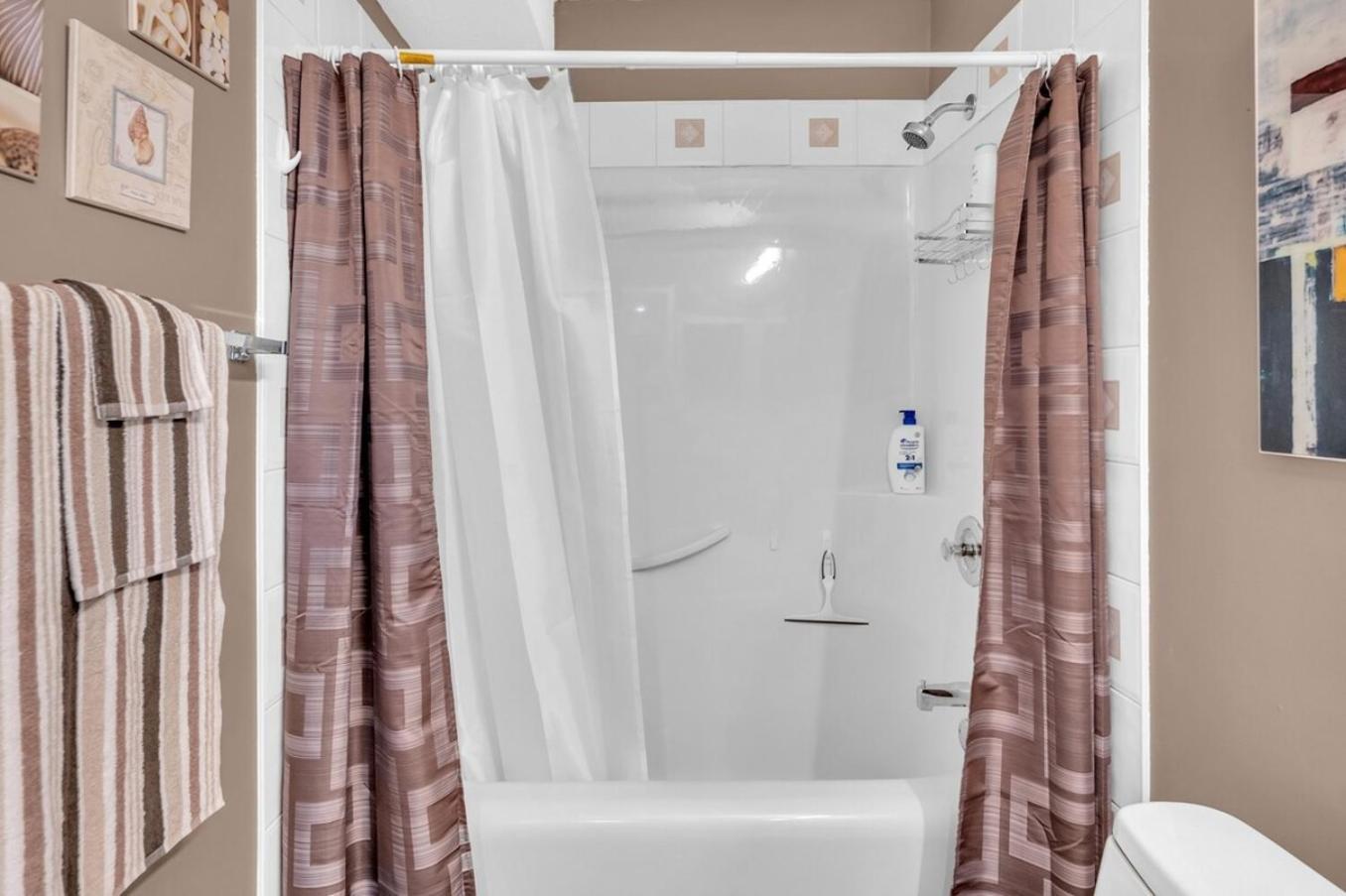 52-3 Bed Suite On Lake Central Ac By Airport YYC Exterior foto