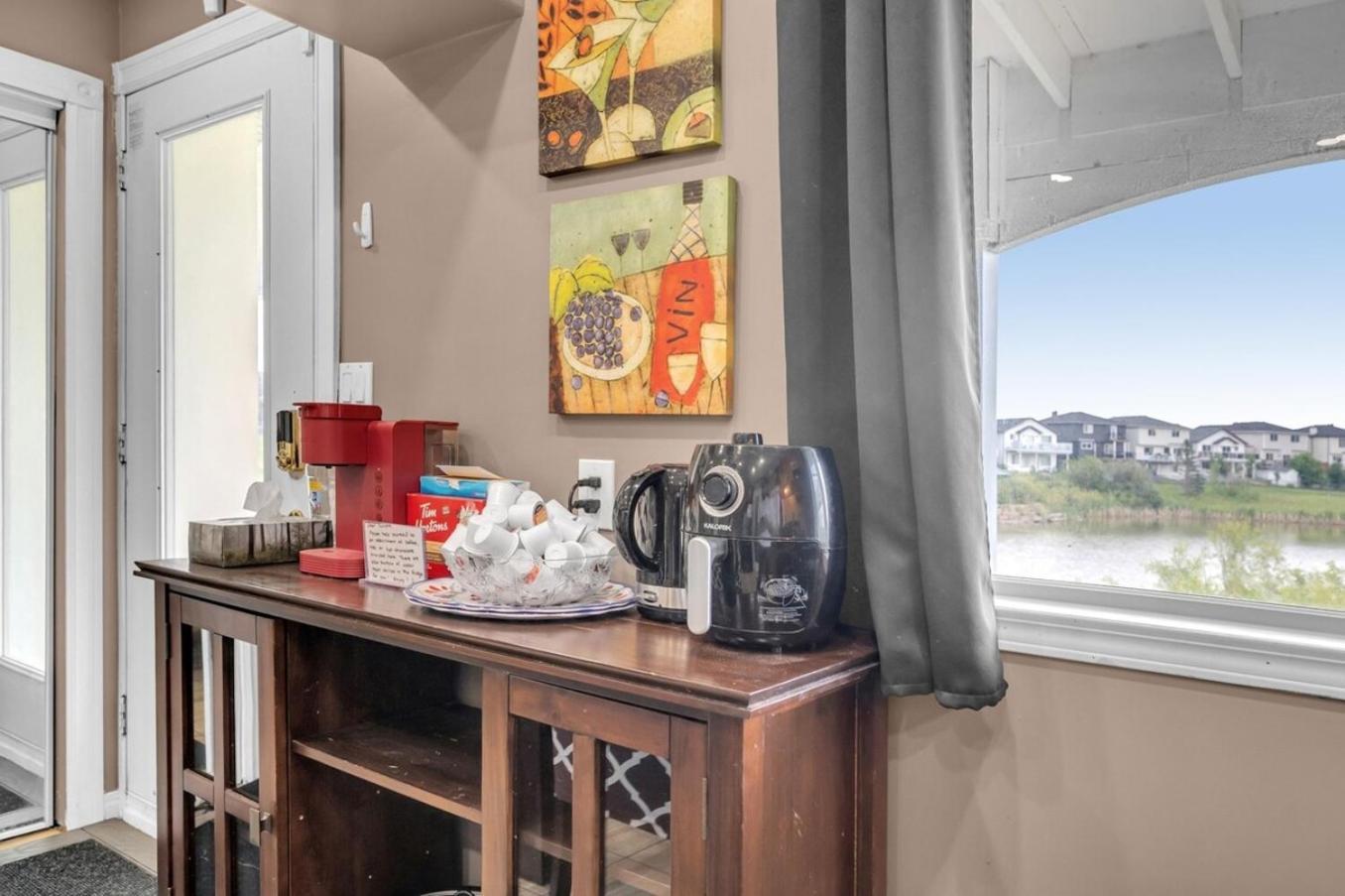 52-3 Bed Suite On Lake Central Ac By Airport YYC Exterior foto