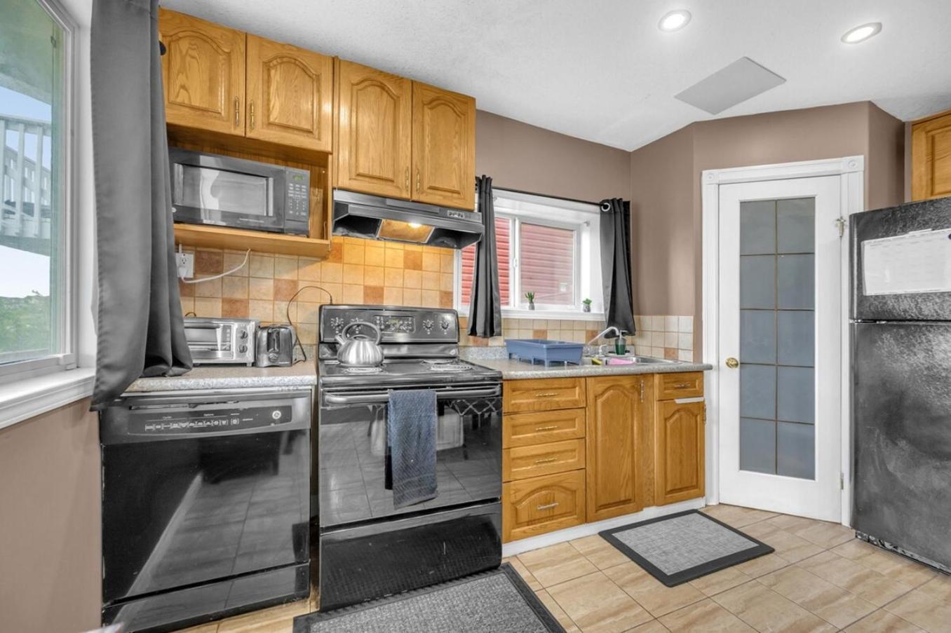 52-3 Bed Suite On Lake Central Ac By Airport YYC Exterior foto